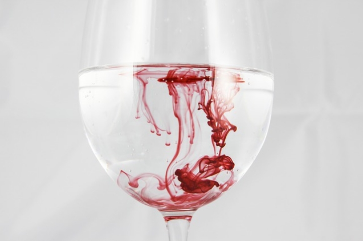 Terdapat flek darah di luar masa menstruasi. (Foto: Pixabay/frolicsomepl)
