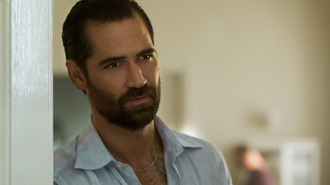 Manuel Garcia-Rulfo Bakal Bintangi Film Baru 'Jurassic World'