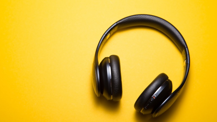 Terlalu Sering Gunakan Headphone, Earphone, dan Earbud Sebabkan Gangguan Pendengaran