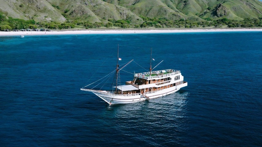 Jelajahi Keindahan dan Pengalaman Liburan dengan Kapal Liveaboard di Labuan Bajo