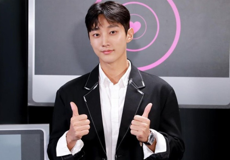 Lirik Christmas Fever, Hadiah Natal 2025 Dari Jinyoung 