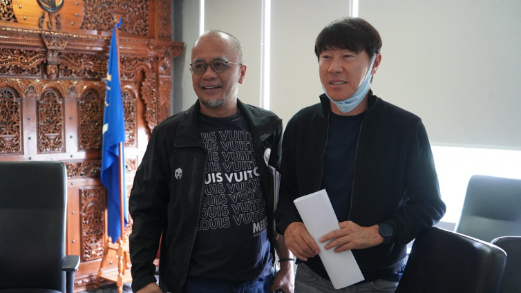 Dukung Shin Tae-yong, Umuh Muchtar Sebut Haruna Soemitro Cuma Numpang Hidup di PSSI