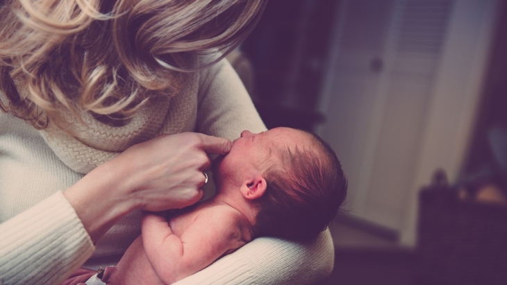 Tips Merawat Bayi Baru Lahir untuk Ibu Muda