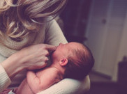 Tips Merawat Bayi Baru Lahir untuk Ibu Muda