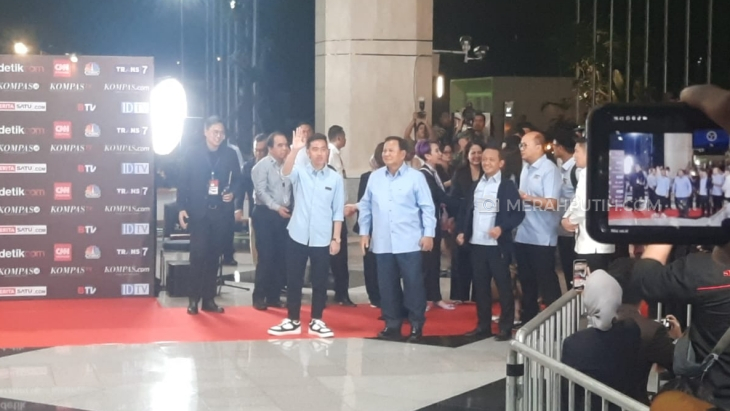 Prabowo-Gibran Datang Satu Mobil ke JCC