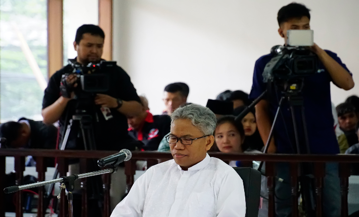 Buni Yani saat disidang kasus UU ITE di Bandung