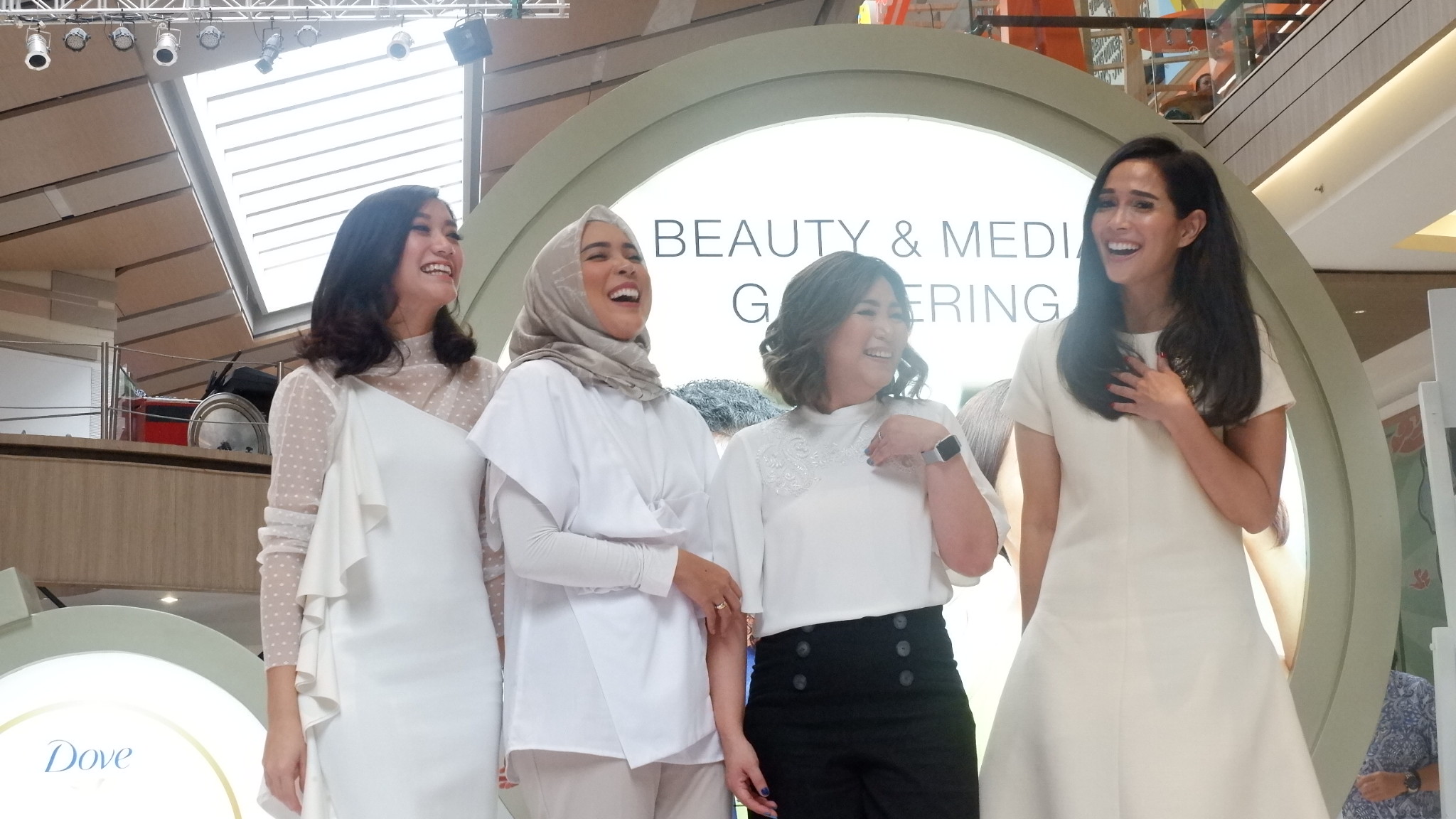 Setelah Berhijab, Fitri Tropica Jadi Tahu Kenapa Rambutnya Suka Rontok