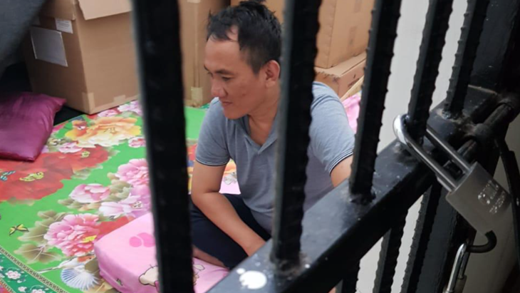 Andi Arief saat berada di tahanan polisi