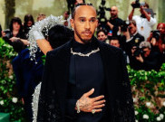 Lewis Hamilton Buat Penampilan Spektakuler di Met Gala 2024