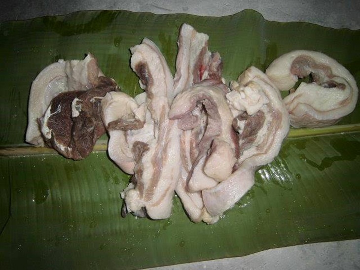 Daging untuk pembuatan ni'owuru. (Foto: facebook.com/dharma.k.putra.3)