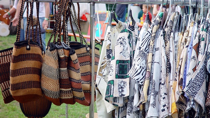 Ragam Blus Batik Cantik, Bergaya Modern dengan Sentuhan Tradisional