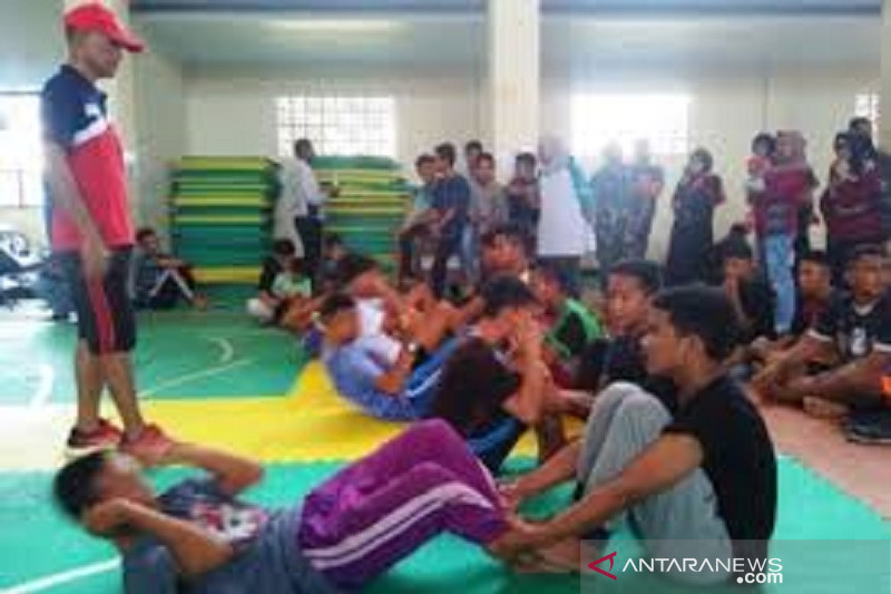 Suasana dimana siswa di Sekolah Keberbakatan Olahraga (SKO) saat menerima pengarahan dari guru mereka. ANTARA/Azis Senong