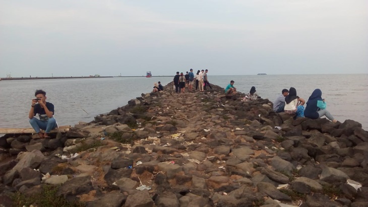 pantai kejawanan