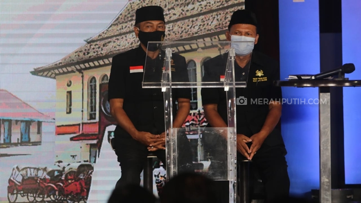   Paslon Bagyo-Supardjo di acara debatbPilwakot Solo, Jumat (6/11). (MP/Ismail)