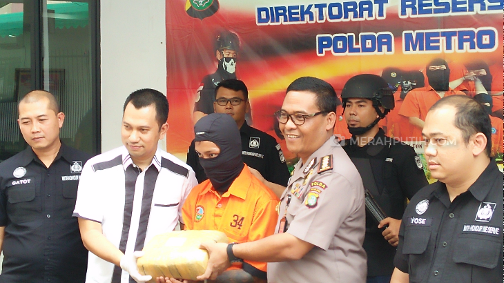 Sempat Kabur, Pengedar Ganja Ini Ritual Anti-Polisi