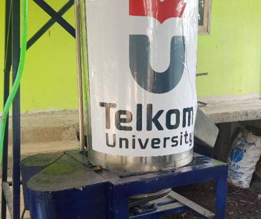 Alat pengupas kentang buatan tim mahasiswa peserta Program Kreativitas Mahasiswa (PKM) Fakultas Rekayasa Industri Telkom University (FRI Tel-U). (Foto: Imanha)