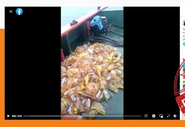 [HOAKS atau FAKTA]: Ratusan Minyak Goreng Kemasan Dibuang ke Laut