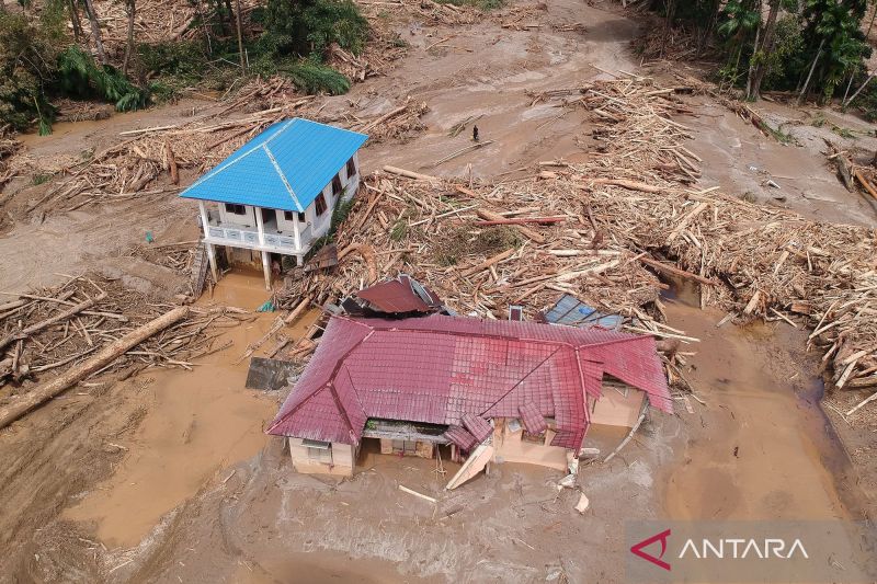 AHY Pastikan Pemerintah Mulai Perbaiki Infrastruktur Vital Terdampak Banjir di Sumatera