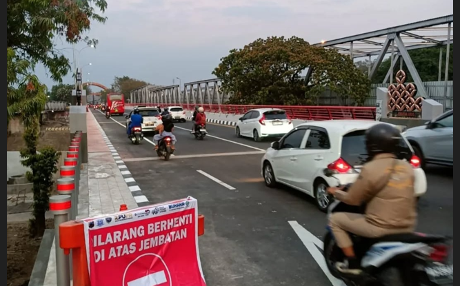 Tak Sengaja Tengah Melintas, Tim SAR Gagalkan Orang Mau Bunuh Diri di Bengawan Solo