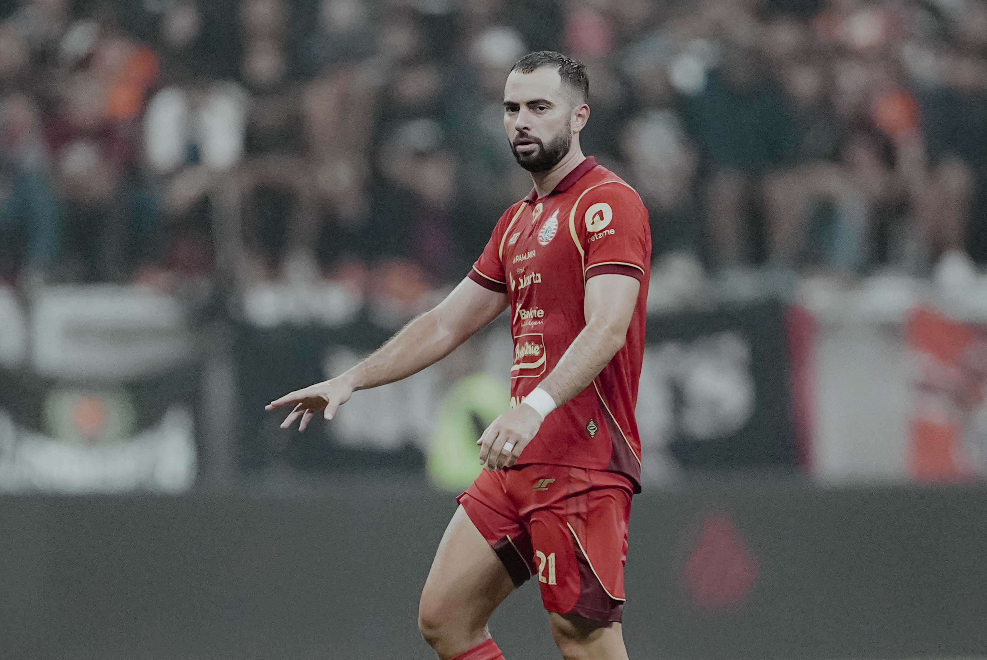 Sebut Kondisi Lapangan JIS Makin Buruk, Bek Persija Jordi Amat Berharap Banyak pada Stadion Patriot