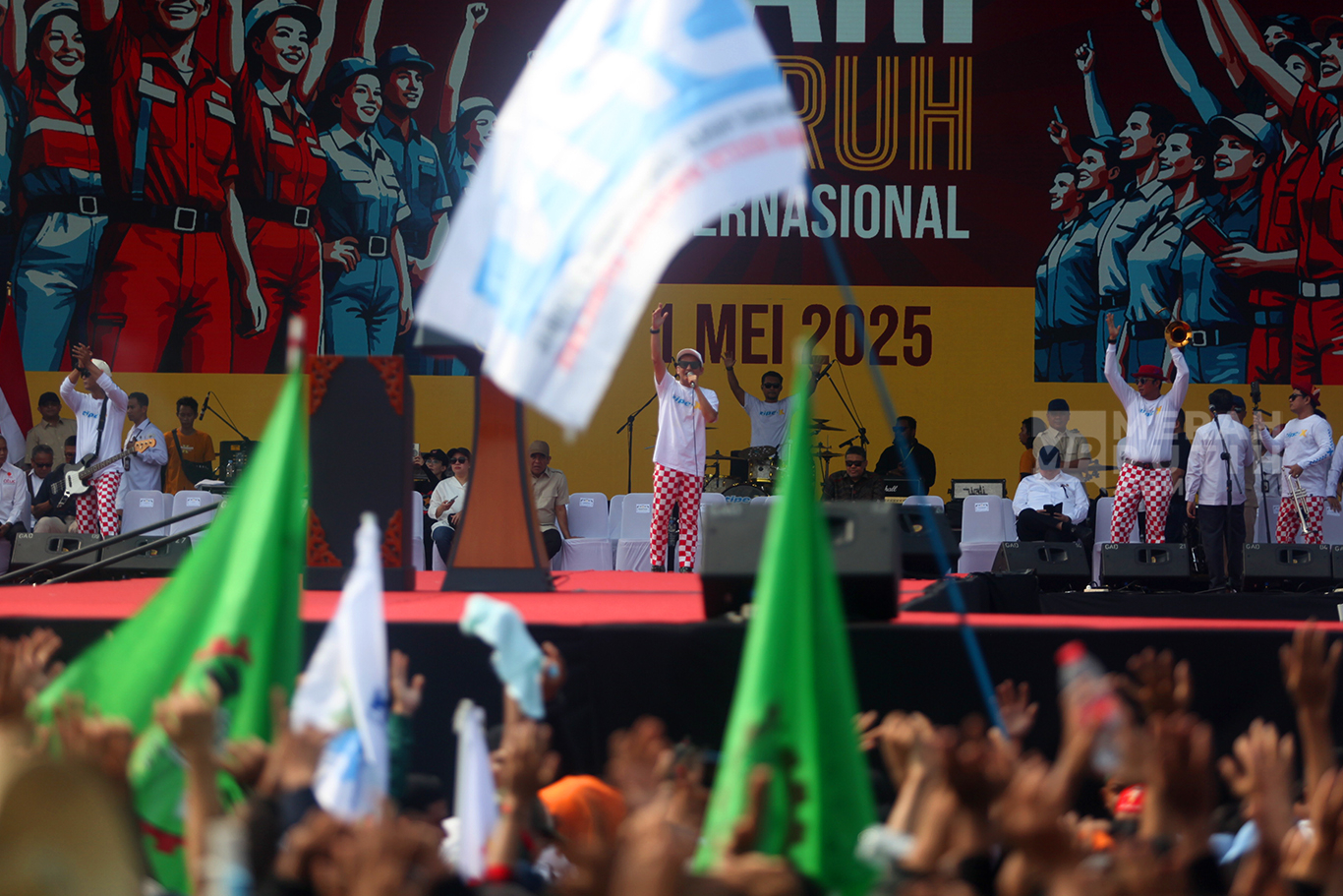Aksi Band Ska Tipe-X Guncang Panggung Hari Buruh Internasional 2025 di Monas Jakarta
