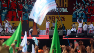 Aksi Band Ska Tipe-X Guncang Panggung Hari Buruh Internasional 2025 di Monas Jakarta