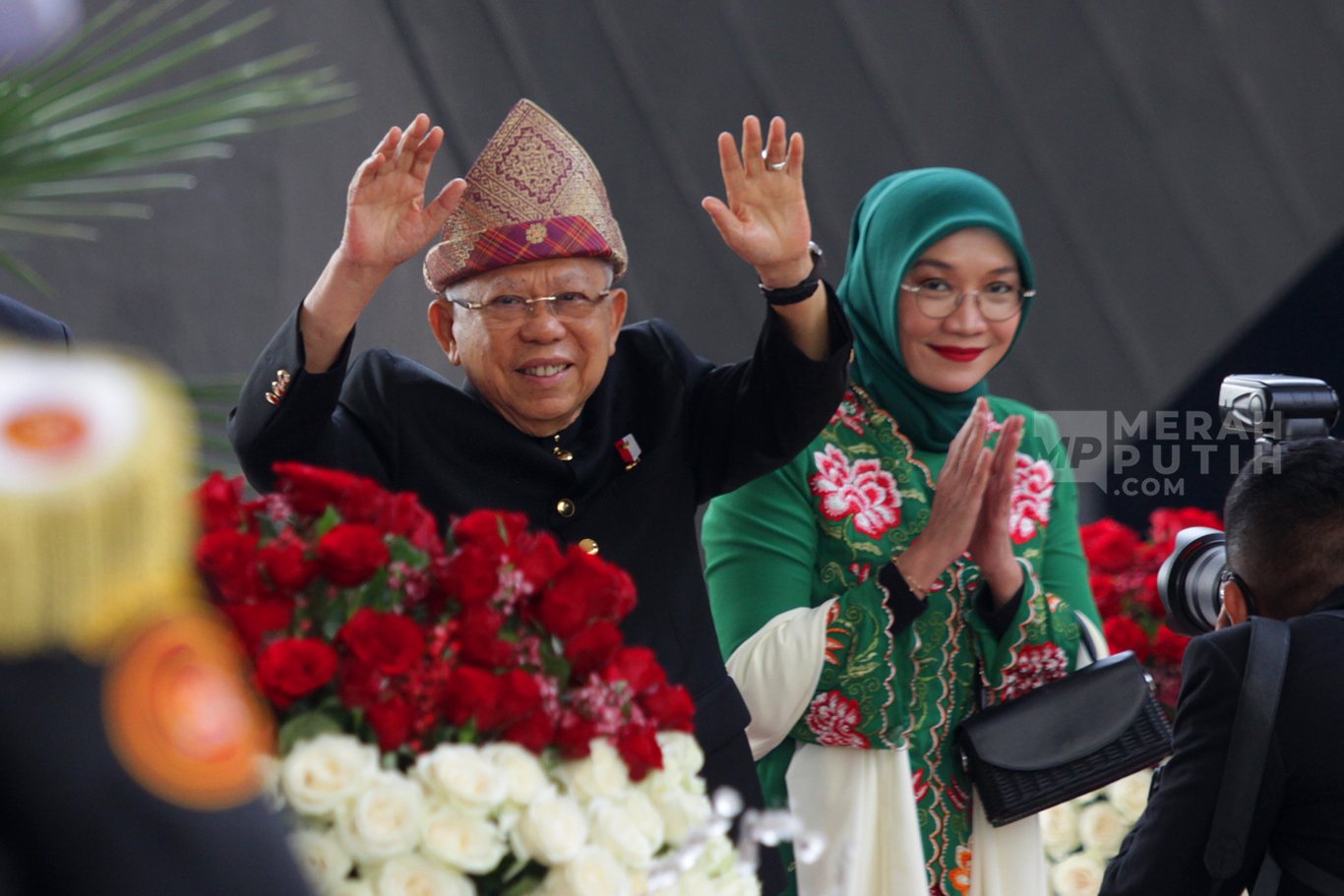 Wakil Presiden Ma'ruf Amin beserta Istri Wuri Ma'ruf Amin saat menghadiri Sidang Tahunan MPR dan Sidang Bersama DPR - DPD Tahun 2024 di kompleks Parlemen, Senayan, Jakarta, Jumat (16/8/2024).
