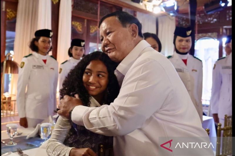 Prabowo Jamu Semua Petugas Upacara HUT ke-81 Kemerdekaan RI di Hambalang