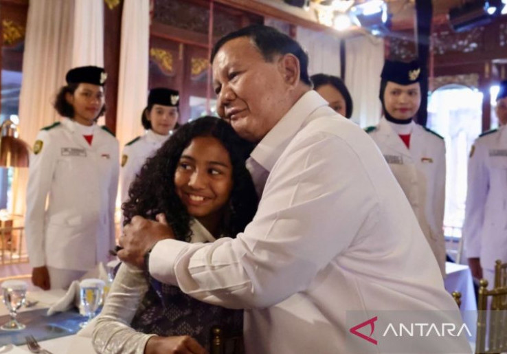 Prabowo Jamu Semua Petugas Upacara HUT ke-81 Kemerdekaan RI di Hambalang