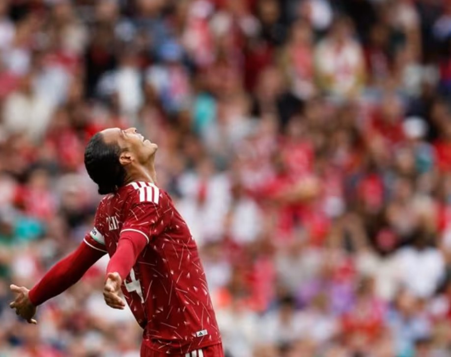 Belum Solid, Virgil van Dijk Akui Lini Belakang Liverpool Masih Butuh Waktu 