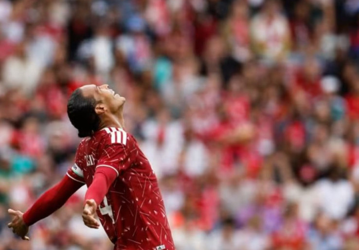 Belum Solid, Virgil van Dijk Akui Lini Belakang Liverpool Masih Butuh Waktu 