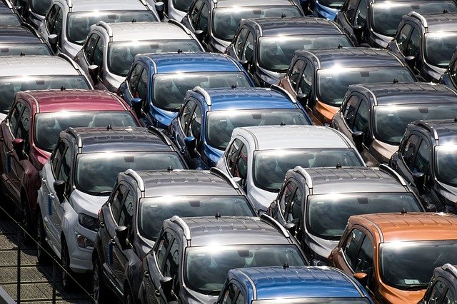 Pertimbangkan mobil bekas untuk harga yang lebih murah. (Foto pixabay/Didgeman)