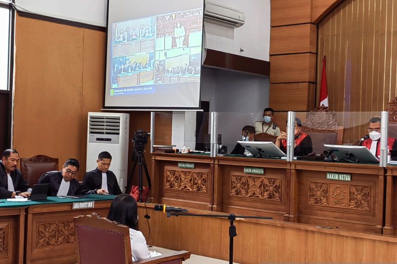 Terdakwa Putri Chandrawati, istri mantan Kadiv Propam Polri Ferdy Sambo, di Pengadilan Negeri Jakarta Selatan, Jakarta, Rabu (26/10/2022). (ANTARA/Melalusa Susthira K)