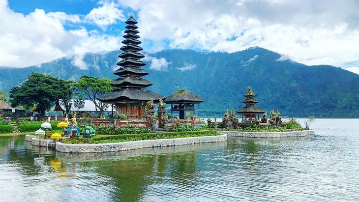 Danau-Danau Terindah di Dunia