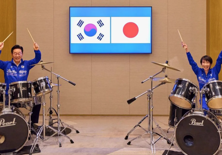 Duet Drum PM Jepang dan Presiden Korea Selatan, Diplomasi K-Pop untuk Hubungan Rumit  