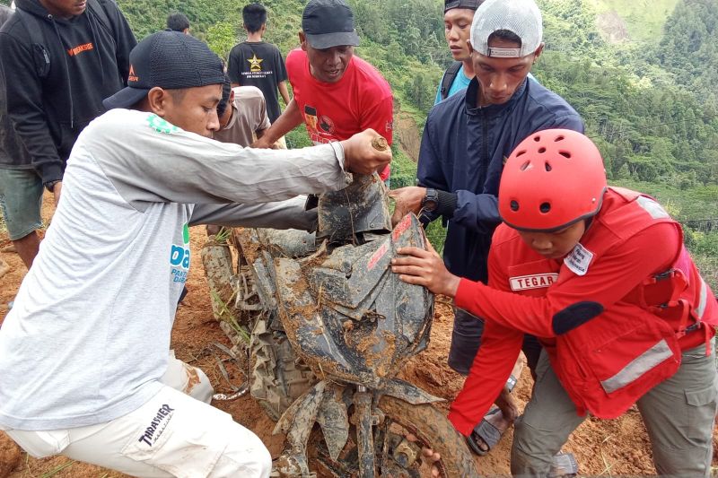 4 Orang Masih Tertimbun Longsor, BPBD Luwu Perpanjang Operasi Pencarian