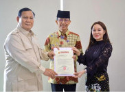 Prabowo Serahkan Surat Rekomendasi Amsakar Achmadu-Li Claudia pada Pilwalkot Batam