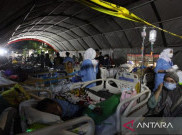 Pasien Rumah Sakit Unair Tempati Tenda Darurat Pascagempa Tuban