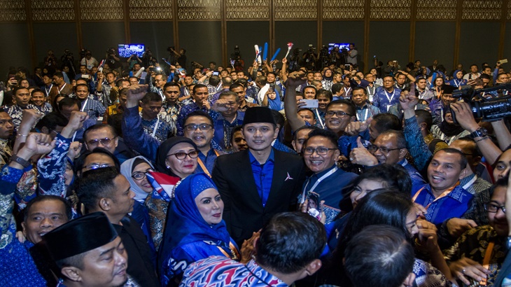 Agus Harimurti Yudhoyono bersama kader Partai Demokrat
