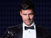 Umumkan Show di Las Vegas, Ricky Martin Pasang Foto Telanjang