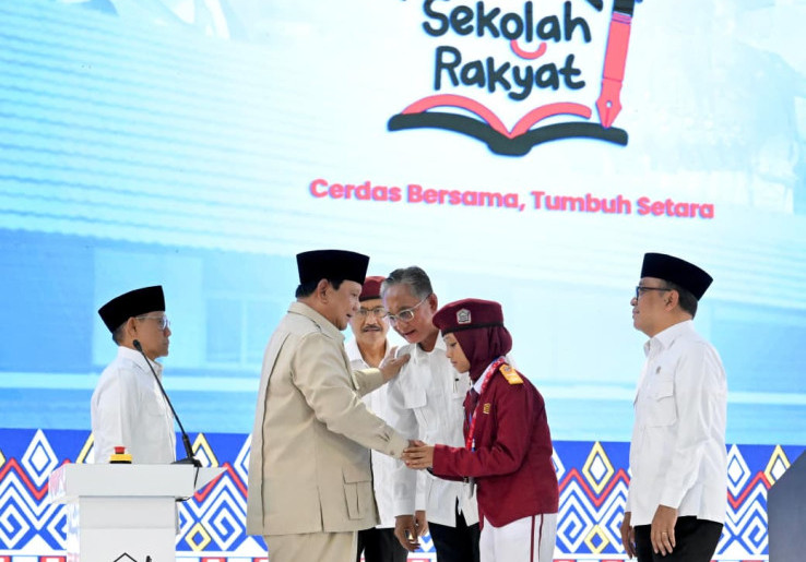 DPR Tuntut Kemensos Buka-Bukaan soal Anggaran Sepatu Sekolah Rakyat Rp 700 Ribu per Pasang