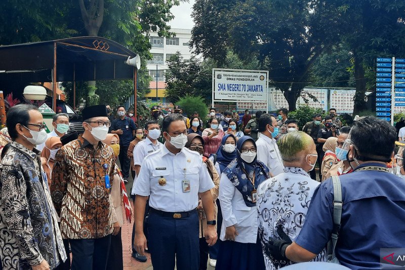 Guru Mulai Divaksin, Belajar Tatap Muka Diharap Dimulai Semester 2