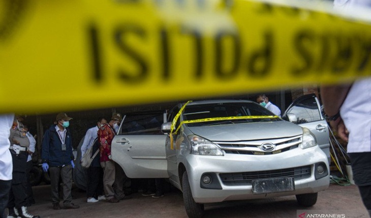 Kendaraan polisi dan enam laskar FPI dalam kasus penembakan anggota FPI di Polda Metro Jaya, Jakarta, Senin (21-12-2020). ANTARA FOTO/Aditya Pradana Putra/aww.