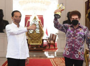 Presiden Jokowi Berikan Penghargaan untuk God Bless