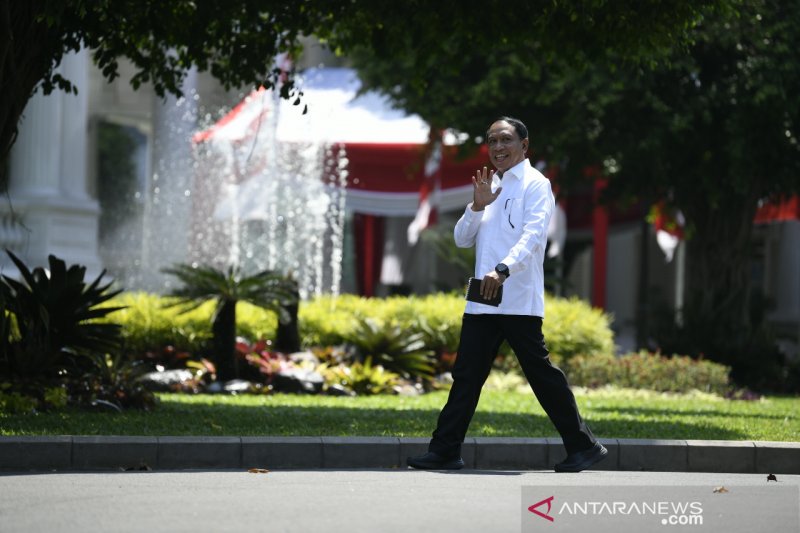 Politisi Partai Golkar Zainudin Amali tiba di Kompleks Istana Kepresidenan di Jakarta, Selasa (22/10/2019). ANTARA FOTO/Puspa Perwitasari/foc