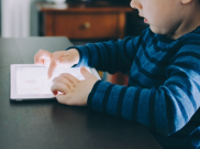 Moms, Catat Nih 'Bahaya' Gadget Bagi Anak Menurut Psikolog