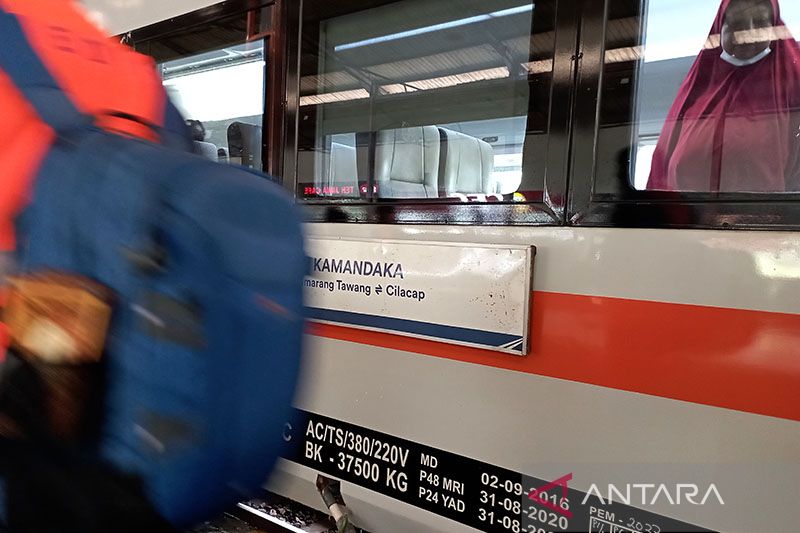 Sejumlah Kereta Alami Keterlambatan Imbas Banjir di Semarang