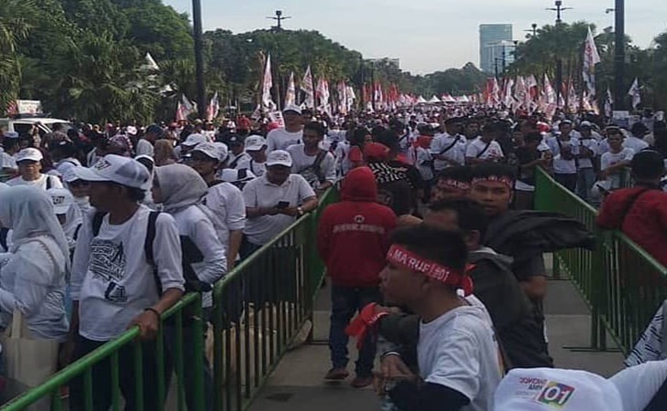 Ribuan warga mulai memadati Gelora Bung Karno