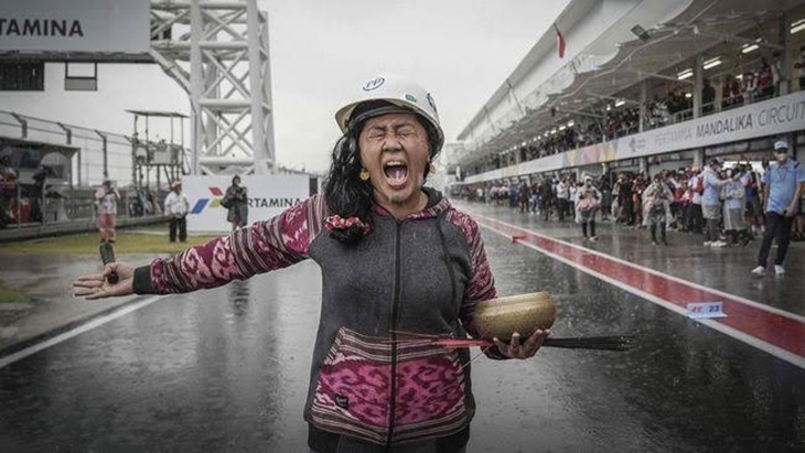 Selisik Jasa Pawang Hujan Supaya Hajatan Lancar Jaya 