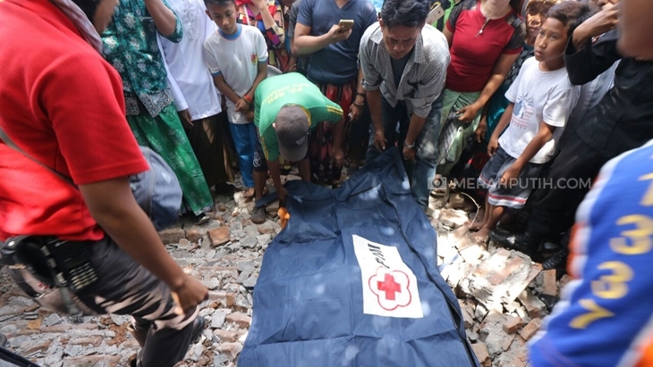 Mau Salat Jumat Tewas Tertimpa Tembok Roboh, Lelaki Ini Ditemukan dalam Kondisi Sujud